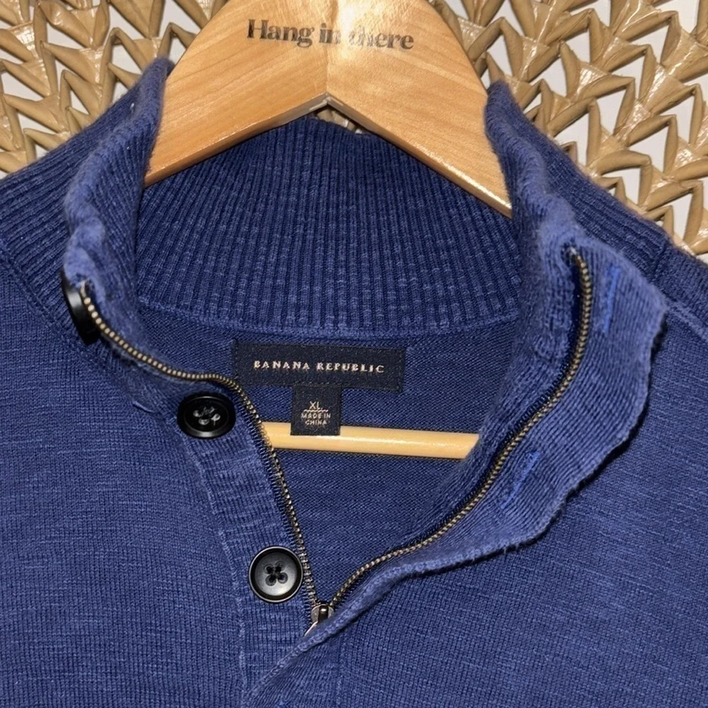 Banana Republic Men's Blue Sweater size XLarge